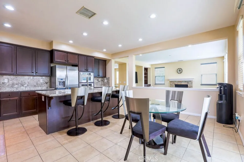 6877 Thistle Street Eastvale, CA 92880