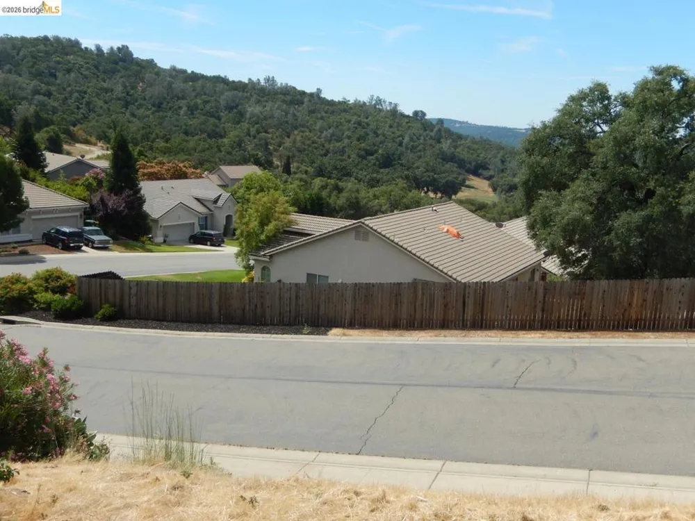512 Crazy Horse CT Cameron Park, CA 95682