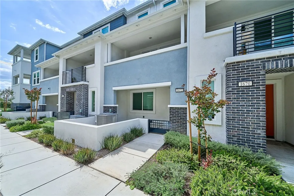 1672 Cayton West Covina, CA 91790