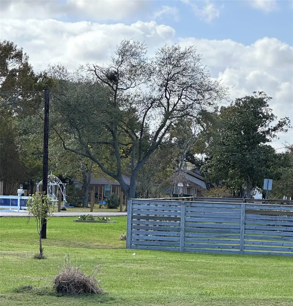 2 Shoreacres Circle La Porte, TX 77571