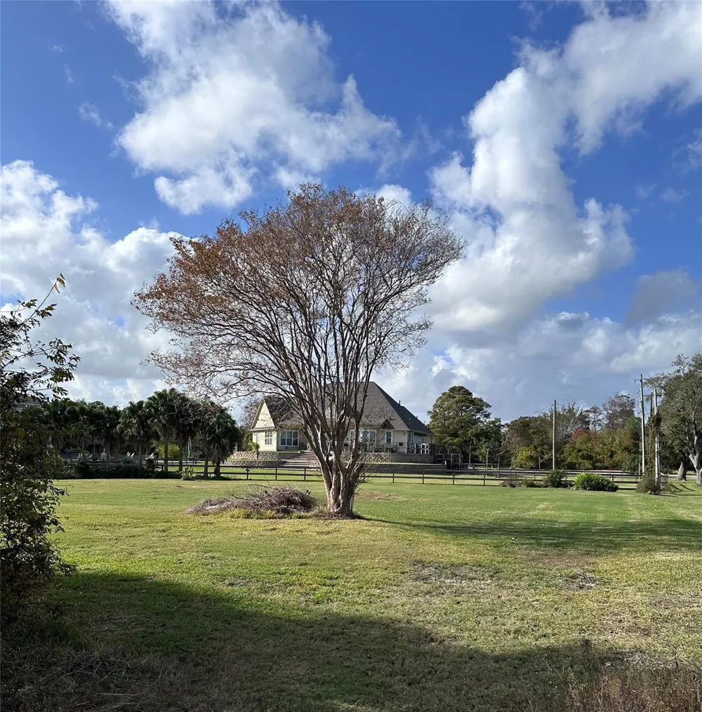 2 Shoreacres Circle La Porte, TX 77571