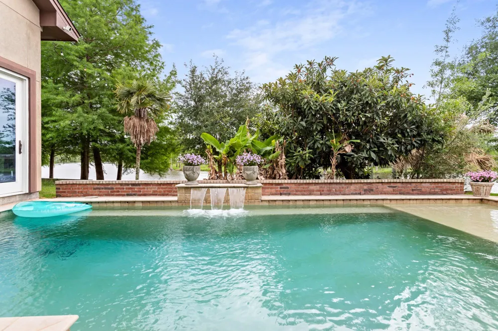 216 Berwick Bridge City, TX 77611
