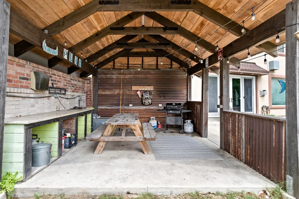 216 Berwick Bridge City, TX 77611