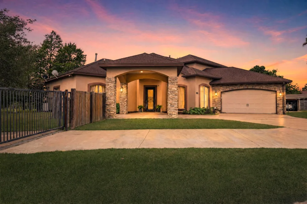 216 Berwick Bridge City, TX 77611