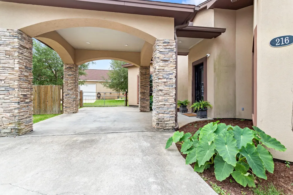 216 Berwick Bridge City, TX 77611