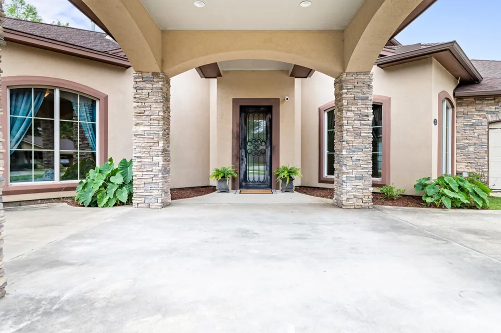 216 Berwick Bridge City, TX 77611