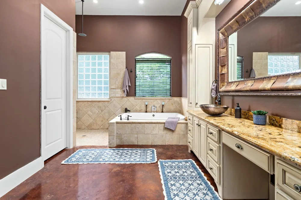 216 Berwick Bridge City, TX 77611