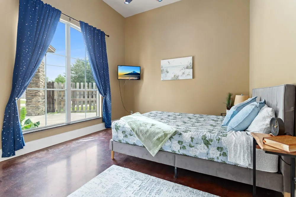 216 Berwick Bridge City, TX 77611