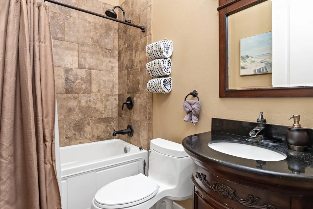 216 Berwick Bridge City, TX 77611