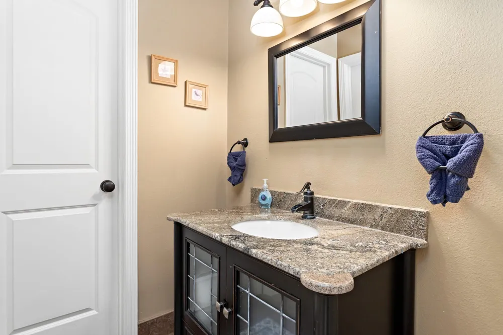 216 Berwick Bridge City, TX 77611