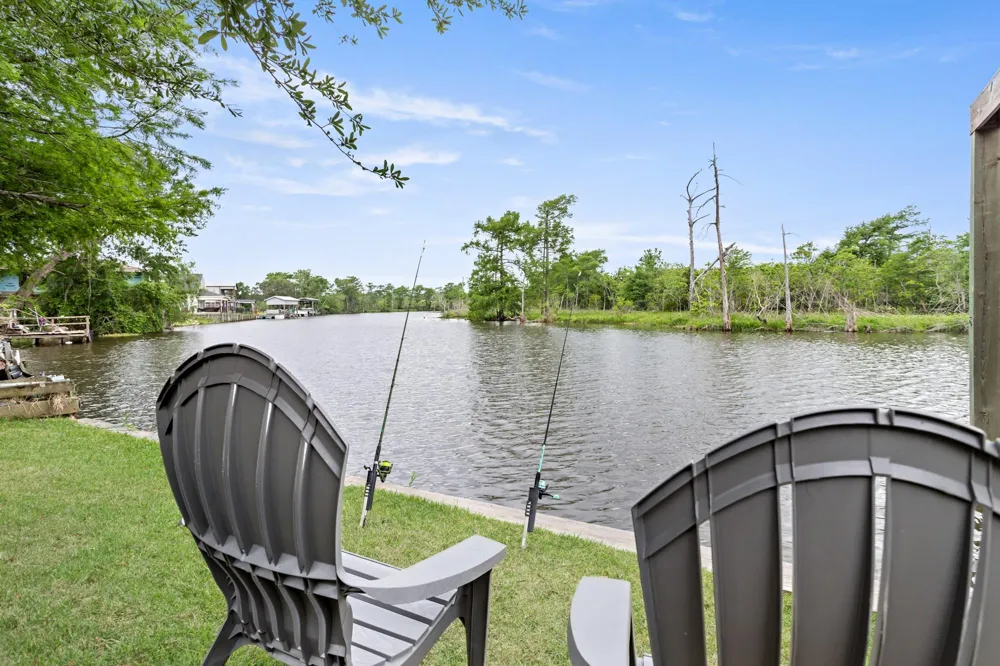 216 Berwick Bridge City, TX 77611