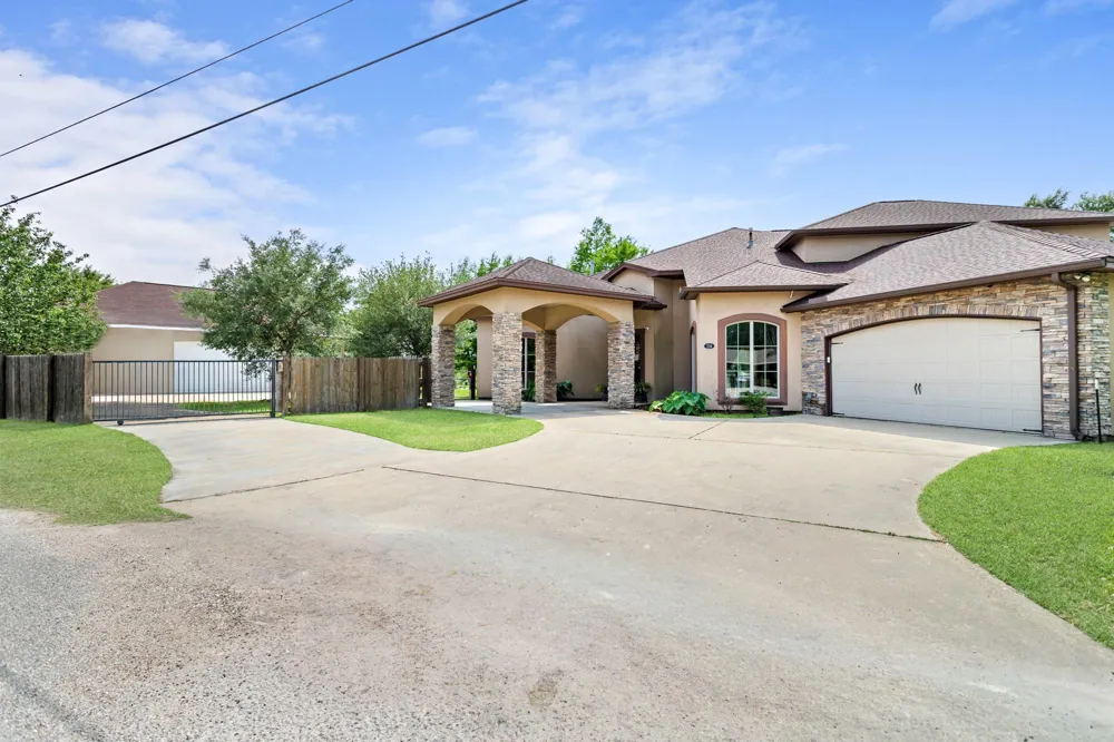 216 Berwick Bridge City, TX 77611