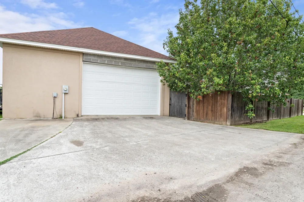 216 Berwick Bridge City, TX 77611