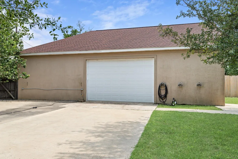 216 Berwick Bridge City, TX 77611