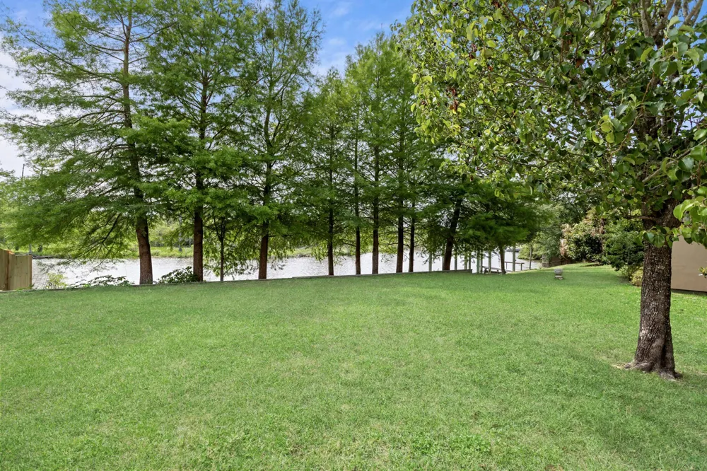 216 Berwick Bridge City, TX 77611