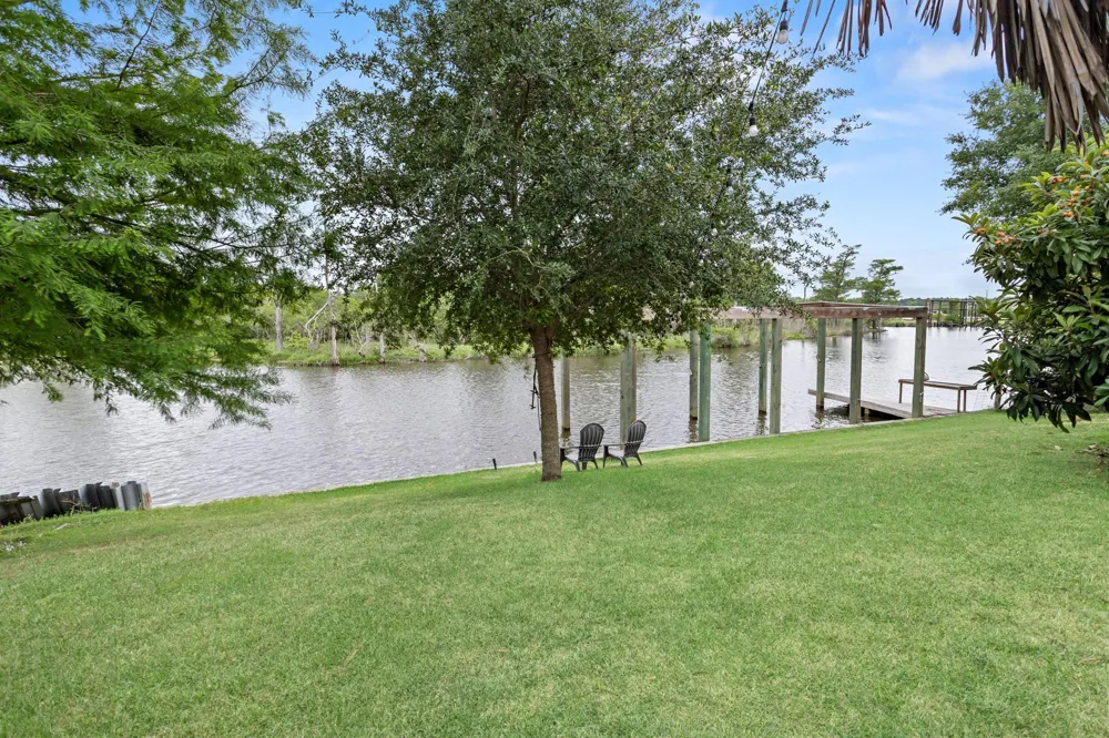 216 Berwick Bridge City, TX 77611
