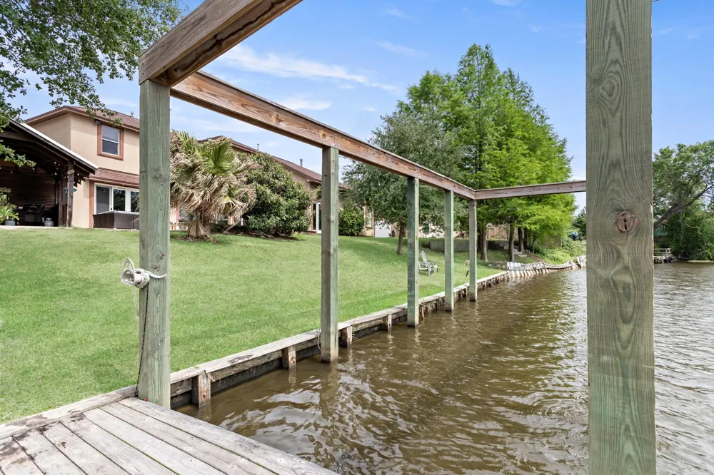 216 Berwick Bridge City, TX 77611