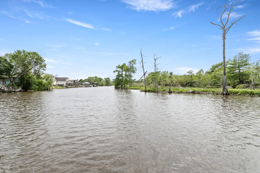 216 Berwick Bridge City, TX 77611