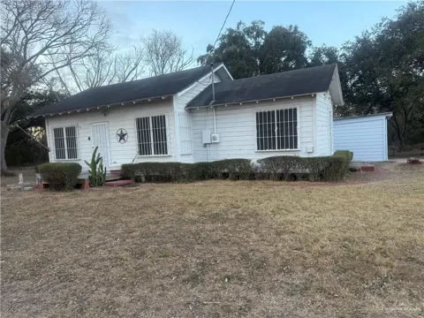 8105 Mile 2 1/2 E Road