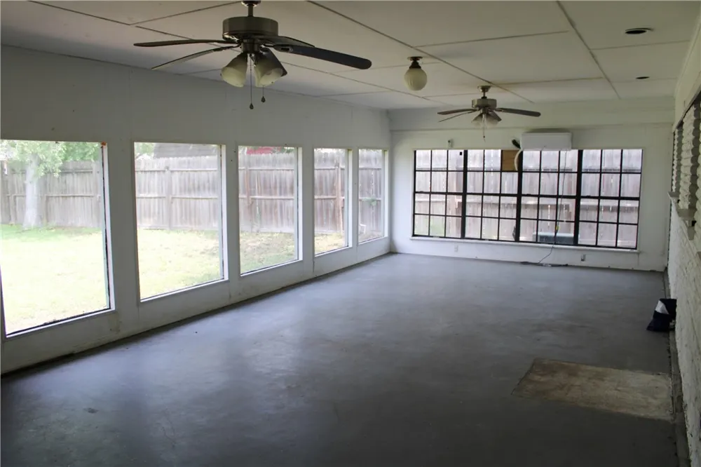 300 S Pasadena Drive Kingsville, TX 78363