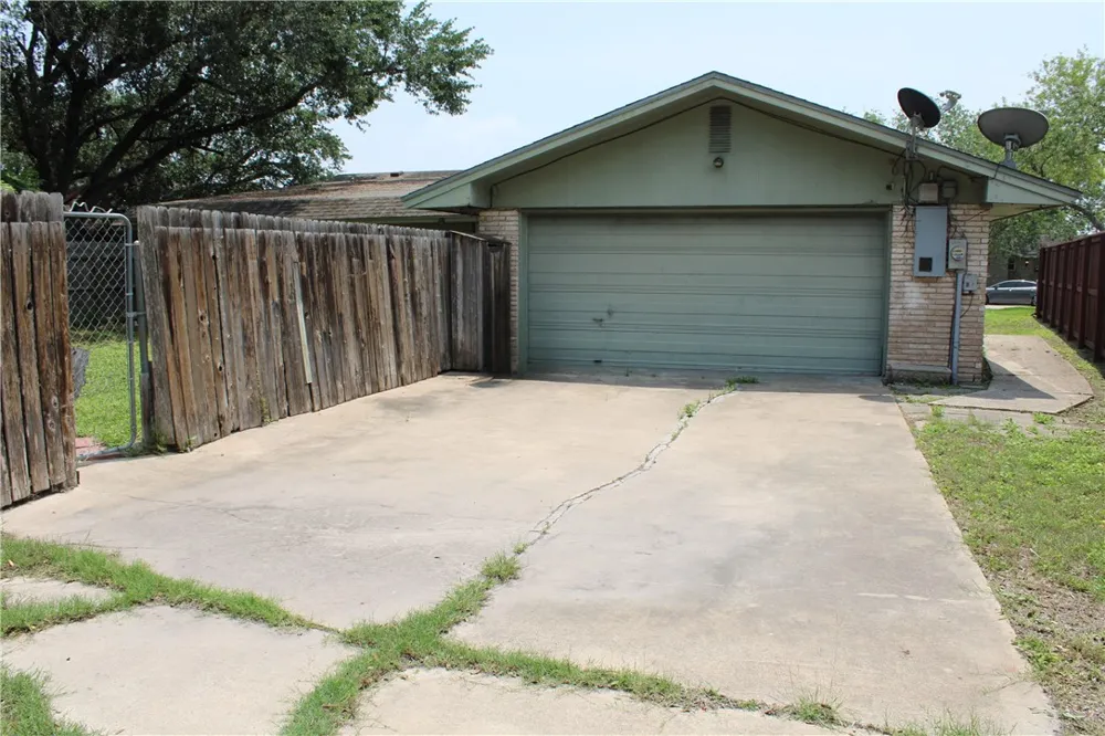 300 S Pasadena Drive Kingsville, TX 78363