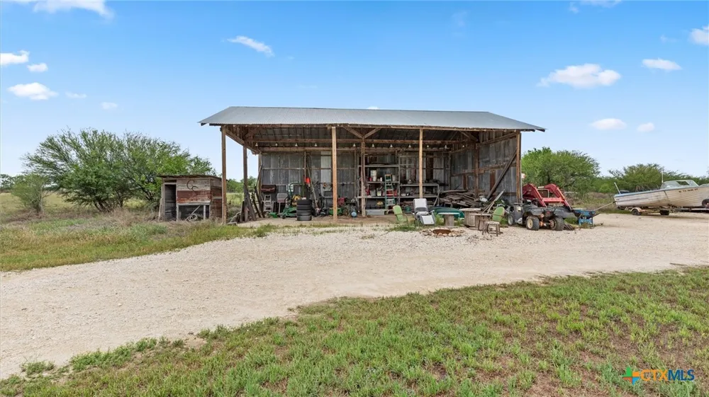 707 Creek Road Marion, TX 78124