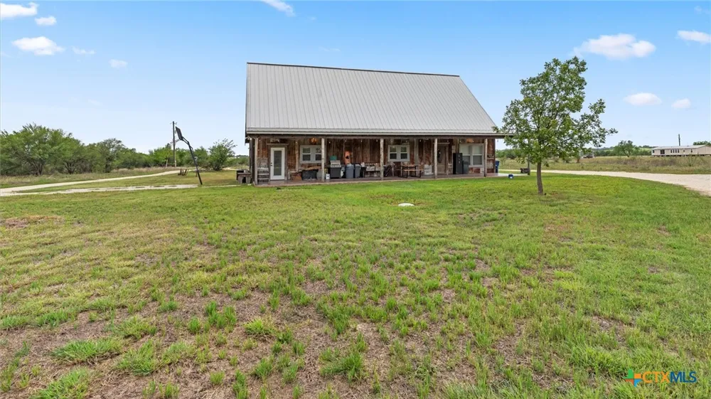 707 Creek Road Marion, TX 78124