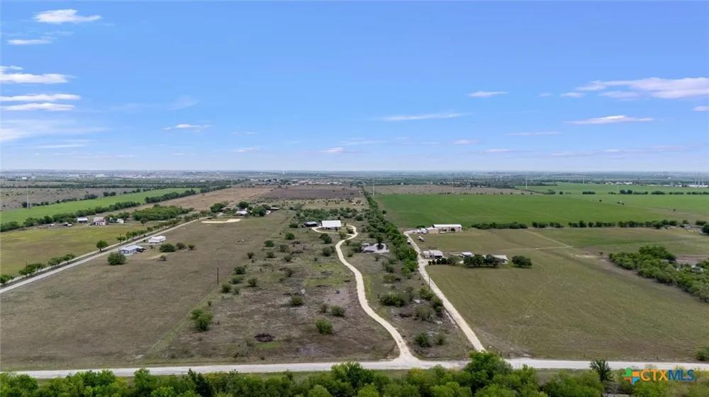 707 Creek Road Marion, TX 78124