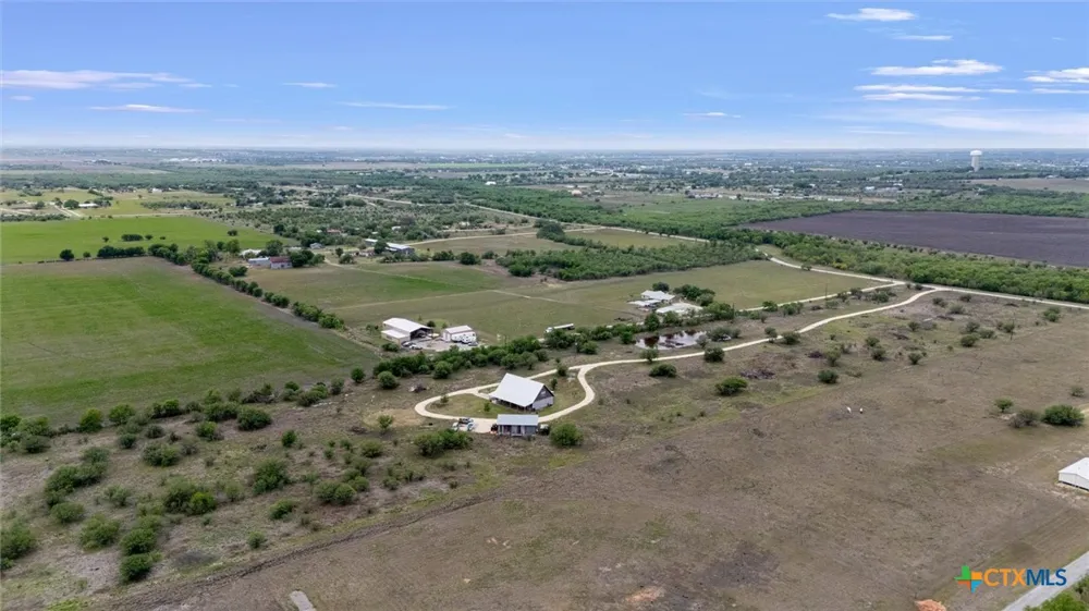 707 Creek Road Marion, TX 78124