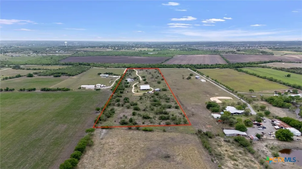 707 Creek Road Marion, TX 78124