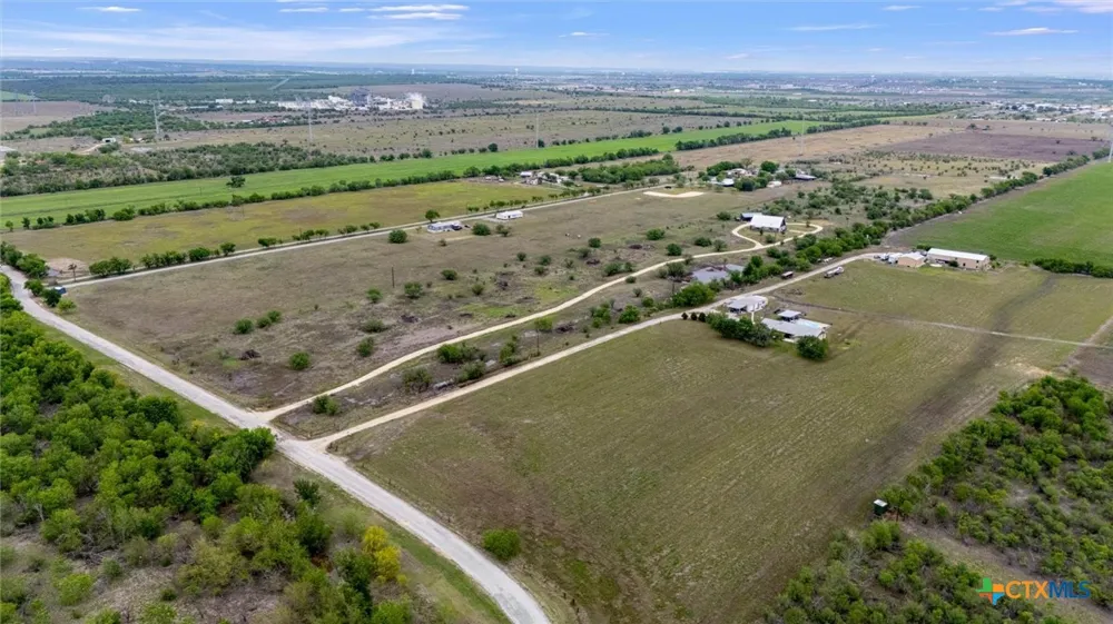 707 Creek Road Marion, TX 78124