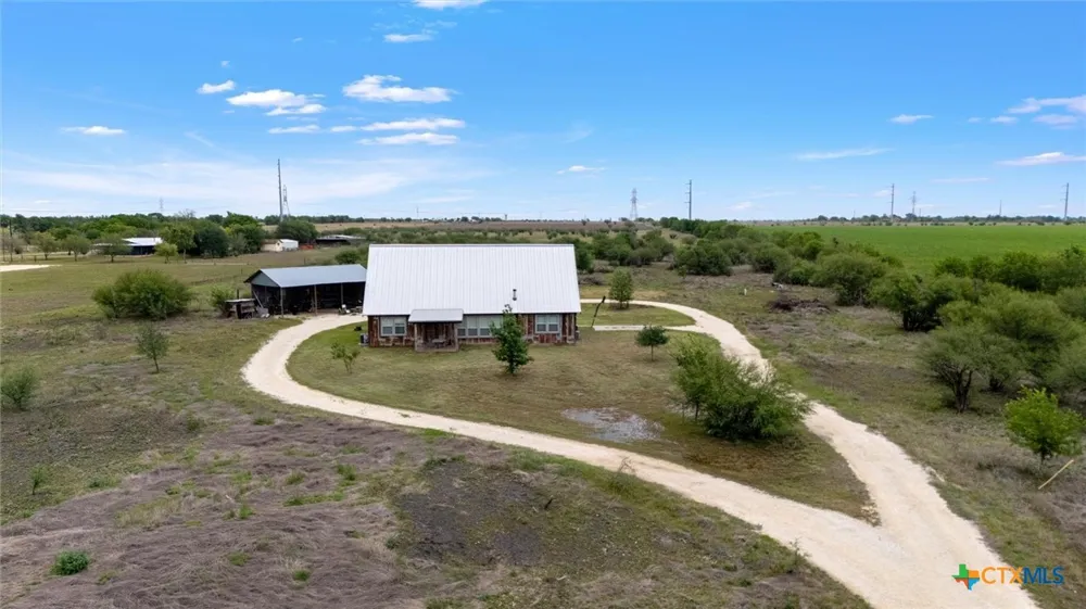 707 Creek Road Marion, TX 78124