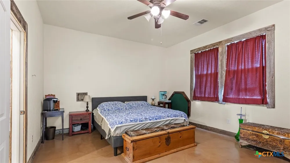 707 Creek Road Marion, TX 78124
