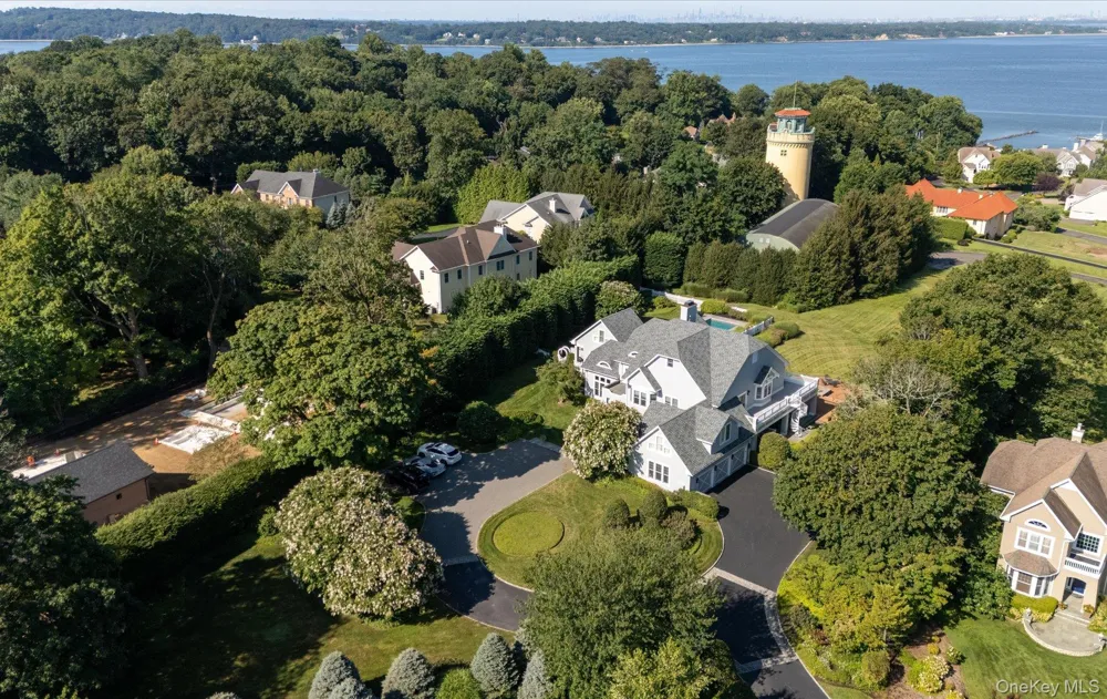 1 Pembroke Drive Glen Cove, NY 11542