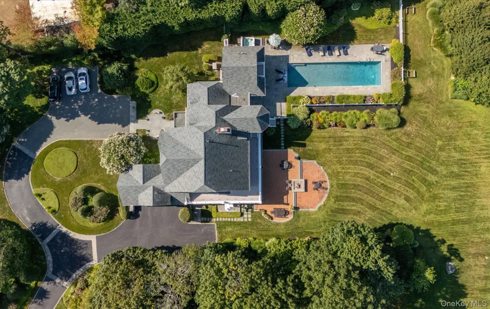 1 Pembroke Drive Glen Cove, NY 11542