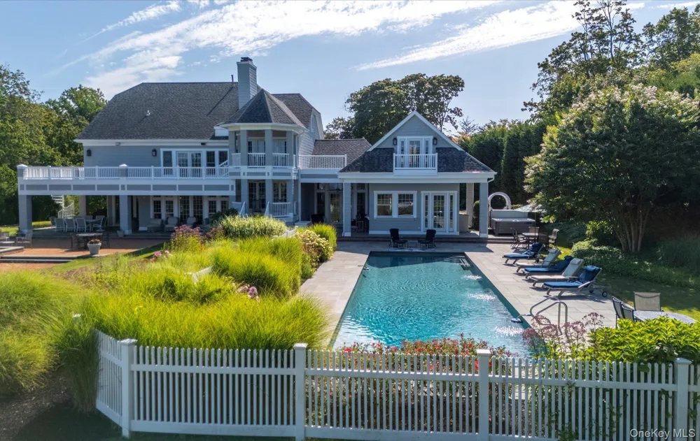 1 Pembroke Drive Glen Cove, NY 11542