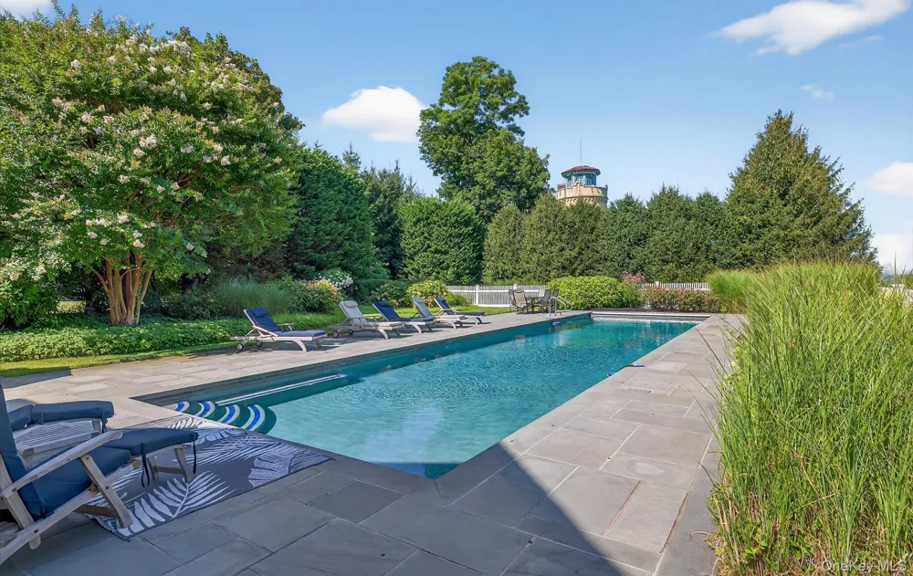1 Pembroke Drive Glen Cove, NY 11542