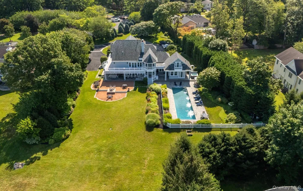 1 Pembroke Drive Glen Cove, NY 11542