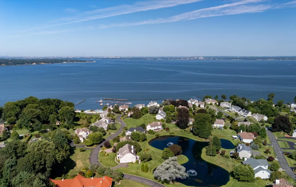 1 Pembroke Drive Glen Cove, NY 11542