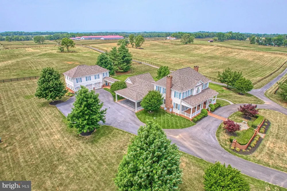 899 EARLE ROAD Charles Town, WV 25414