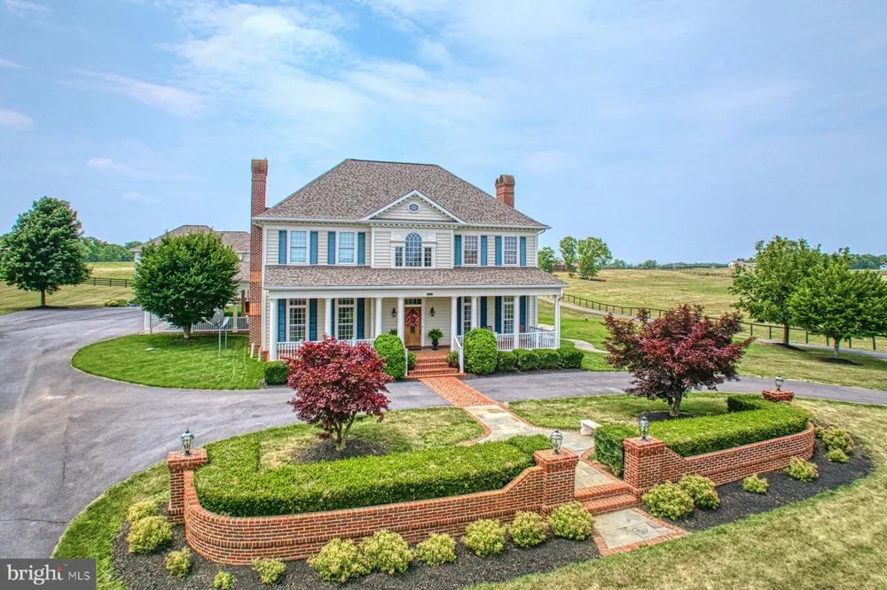 899 EARLE ROAD Charles Town, WV 25414