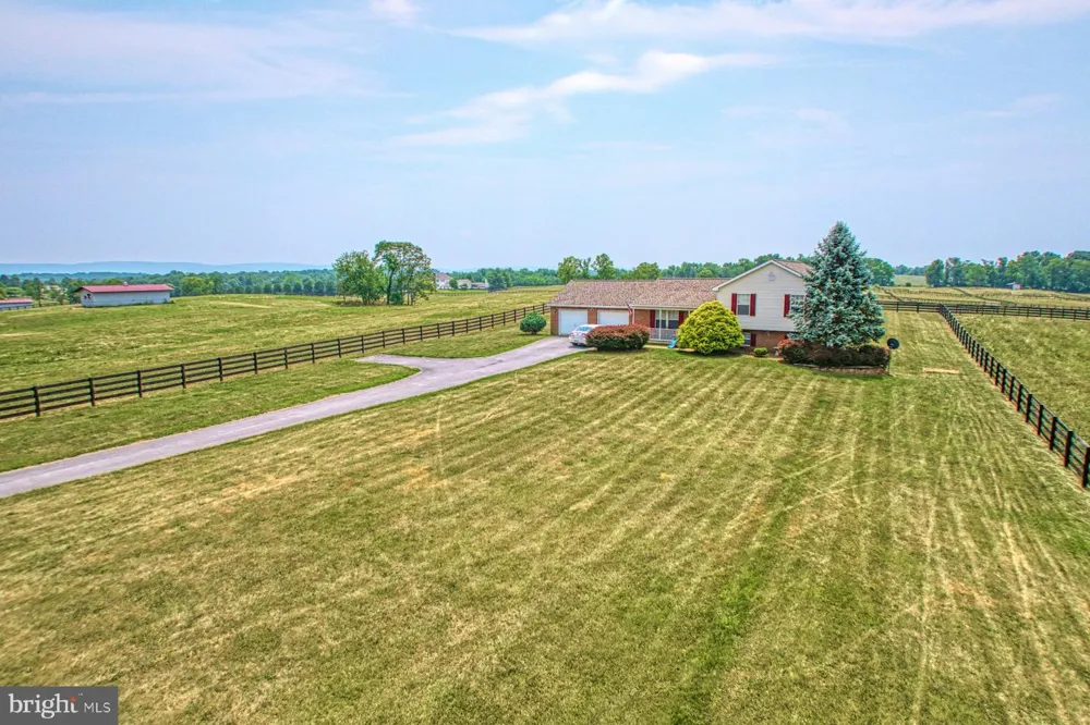 899 EARLE ROAD Charles Town, WV 25414