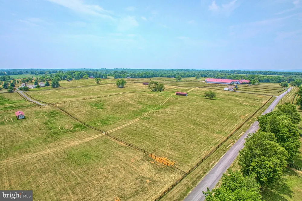 899 EARLE ROAD Charles Town, WV 25414
