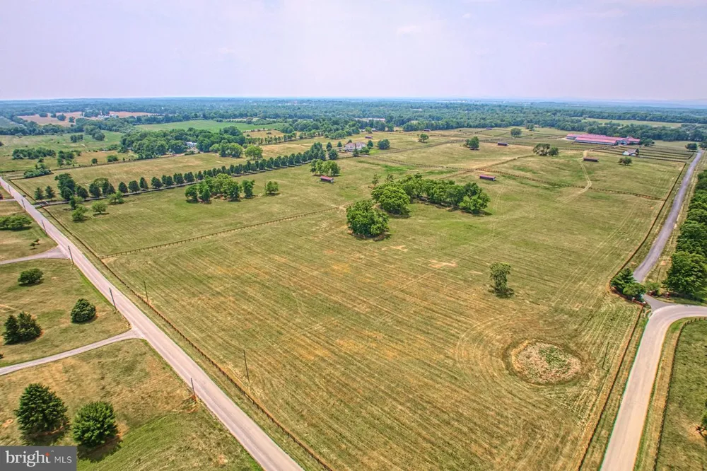 899 EARLE ROAD Charles Town, WV 25414