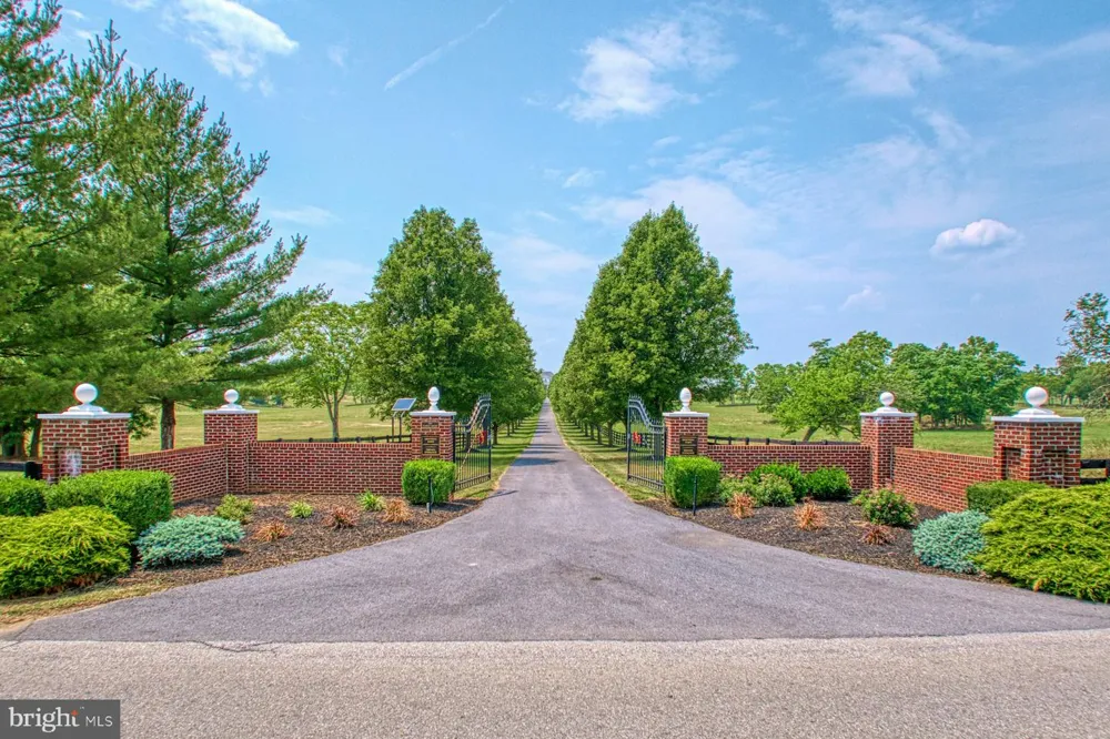 899 EARLE ROAD Charles Town, WV 25414