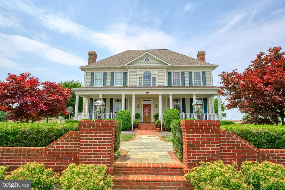 899 EARLE ROAD Charles Town, WV 25414
