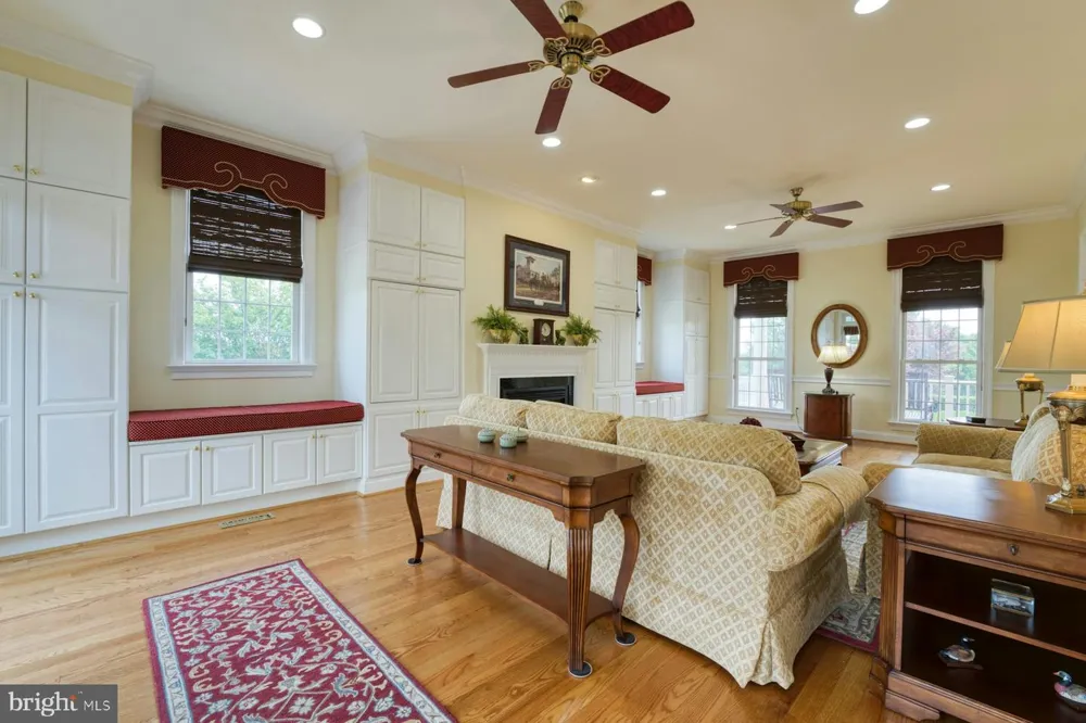 899 EARLE ROAD Charles Town, WV 25414