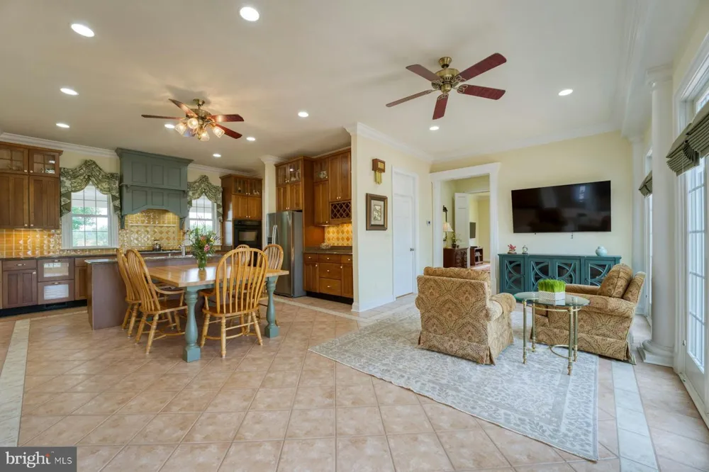 899 EARLE ROAD Charles Town, WV 25414