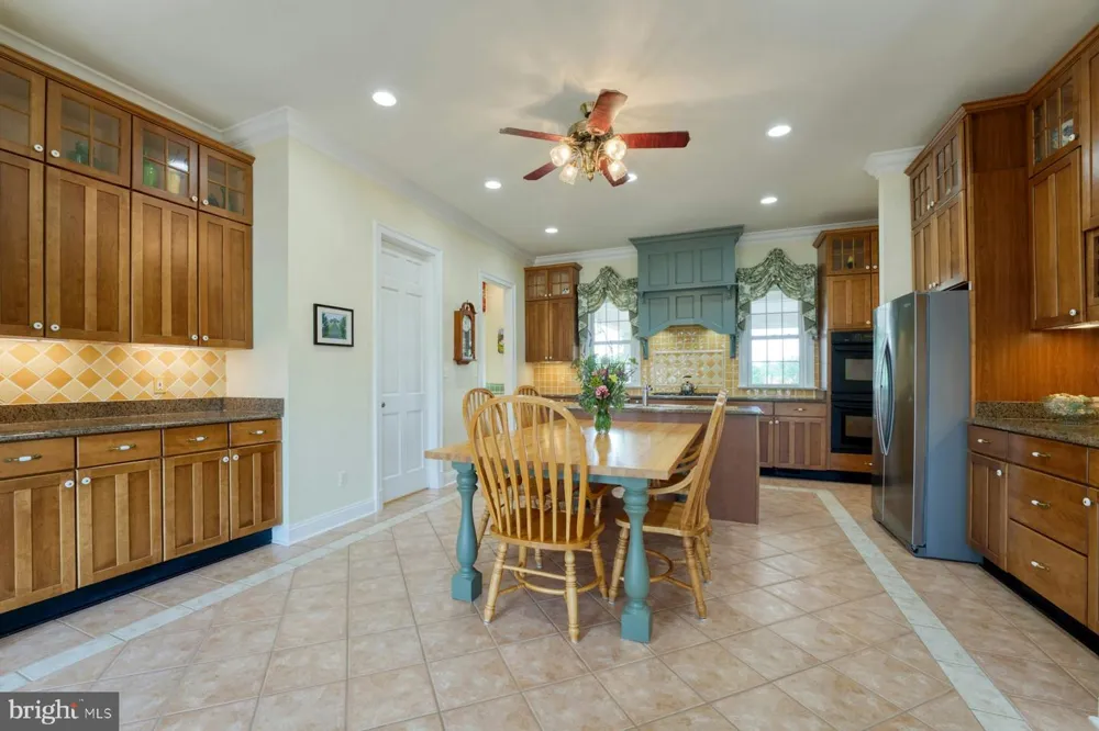 899 EARLE ROAD Charles Town, WV 25414