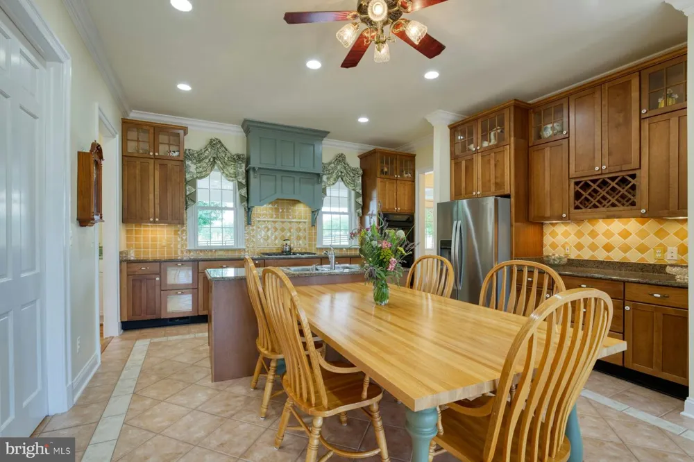 899 EARLE ROAD Charles Town, WV 25414